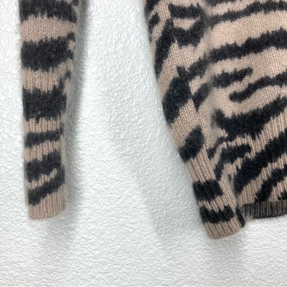 Magaschoni Animal Print 100% Cashmere Crewneck Sweater XS Tan Black Zebra - Picture 9 of 16